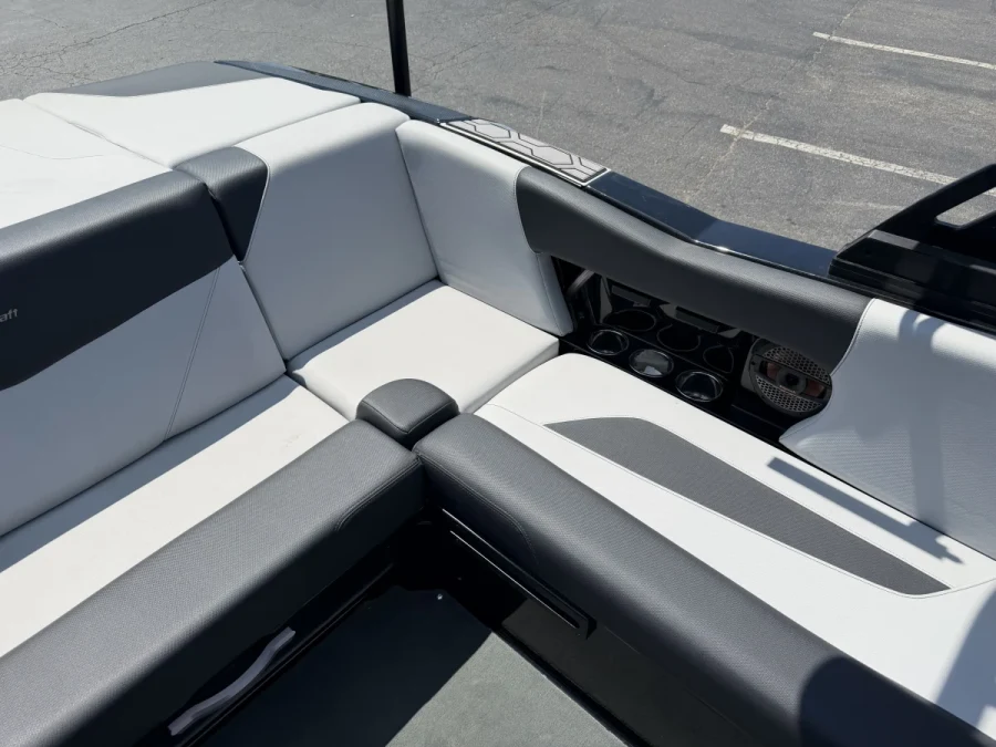 2023-mastercraft-nxt22-140754-image3.webp