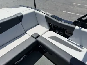 2023-mastercraft-nxt22-140754-image3.webp