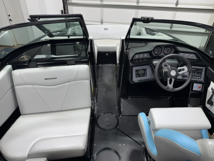 2020-mastercraft-nxt20-140760-image3.webp