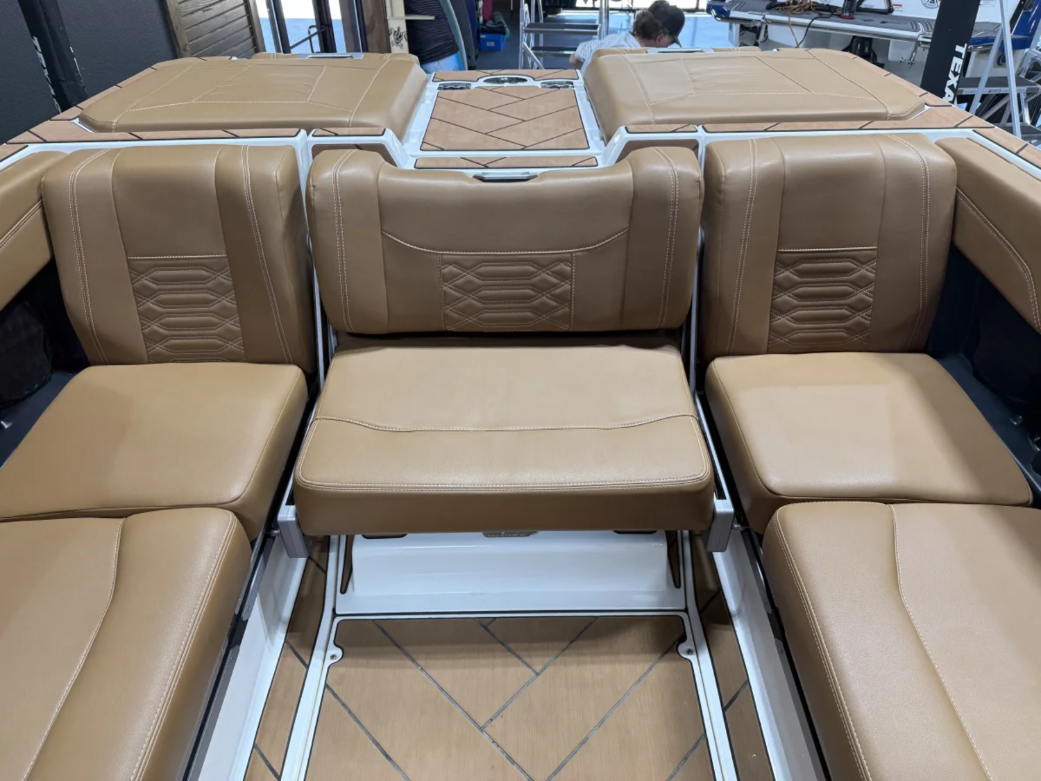 2024 Malibu 25LSV