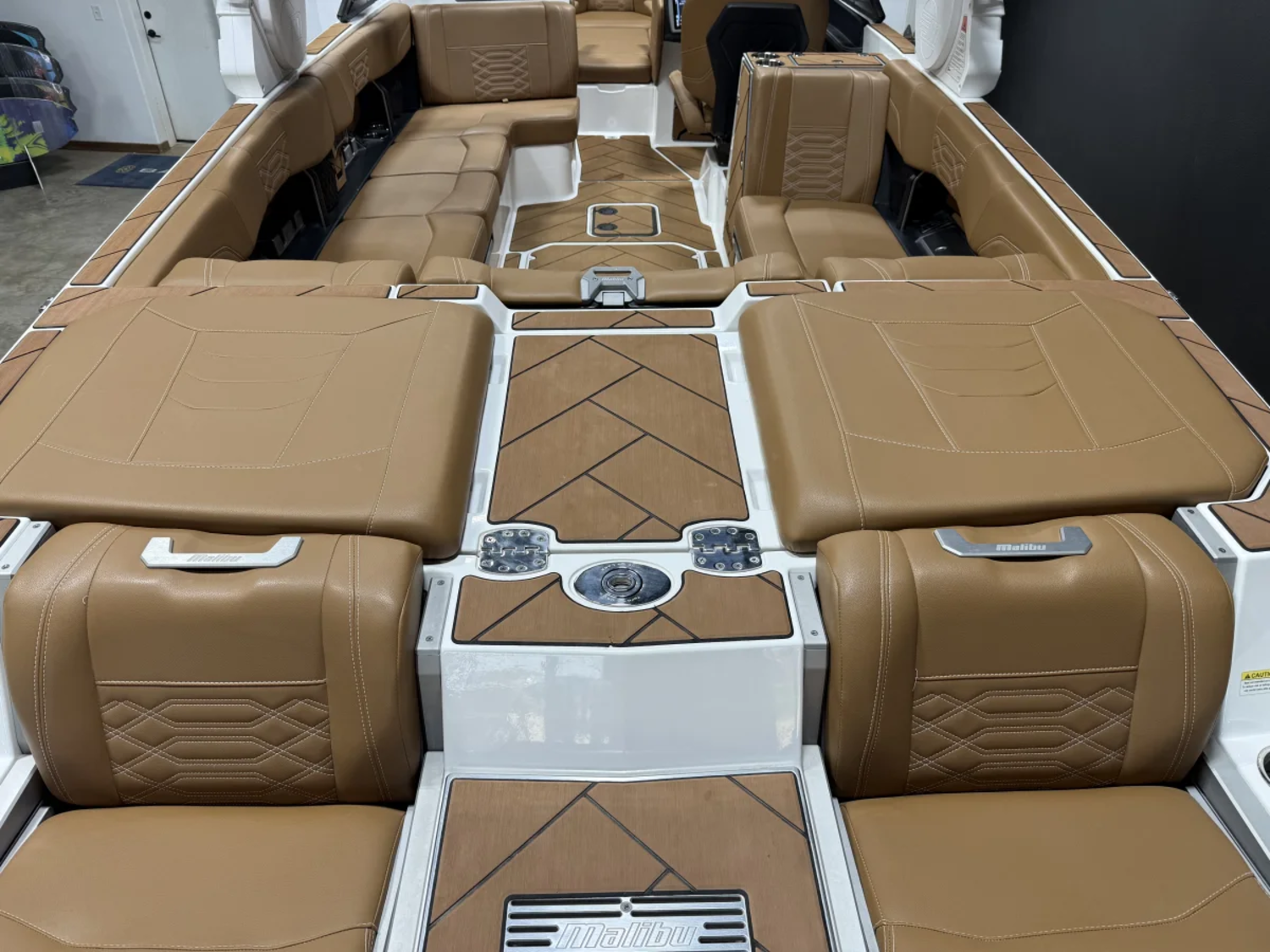 2024 Malibu 25LSV