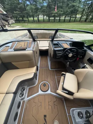 2022-moomba-max-140782-image3.webp