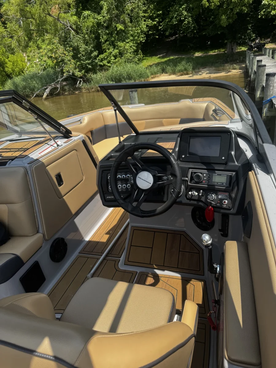 2022-moomba-max-140782-image4.webp