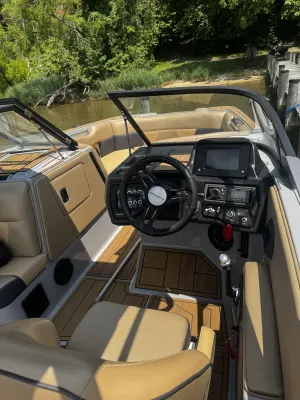 2022-moomba-max-140782-image4.webp