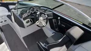 2017-mastercraft-xt23-140810-image10