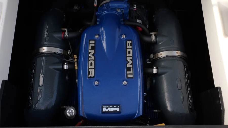 2017-mastercraft-xt23-140810-image19