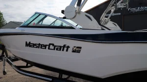 2017-mastercraft-xt23-140810-image2