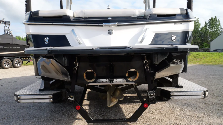 2017-mastercraft-xt23-140810-image4