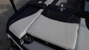 2017-mastercraft-xt23-140810-image7