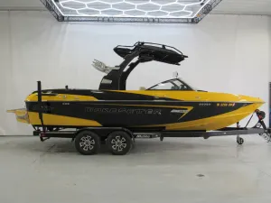 2015-malibu-wakesetter-23-lsv-140811-image1