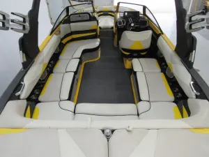 2015-malibu-wakesetter-23-lsv-140811-image4