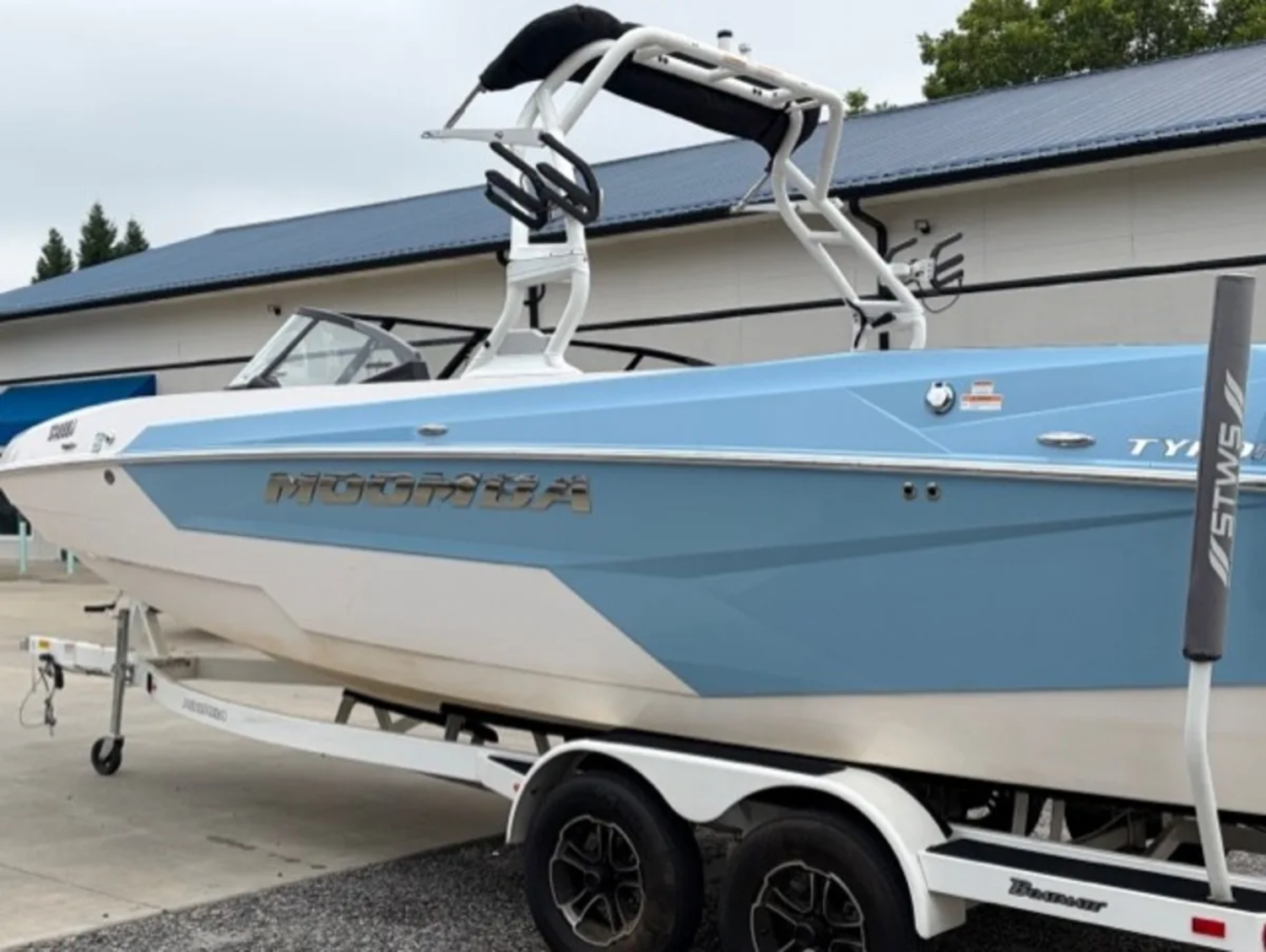 2024 MOOMBA TYKON WITH 76 HRS LIKE NEW 