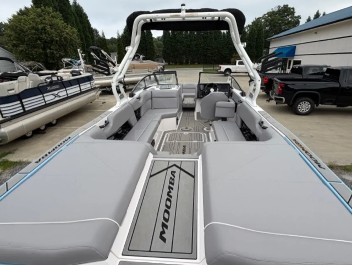 2024 MOOMBA TYKON WITH 76 HRS LIKE NEW 
