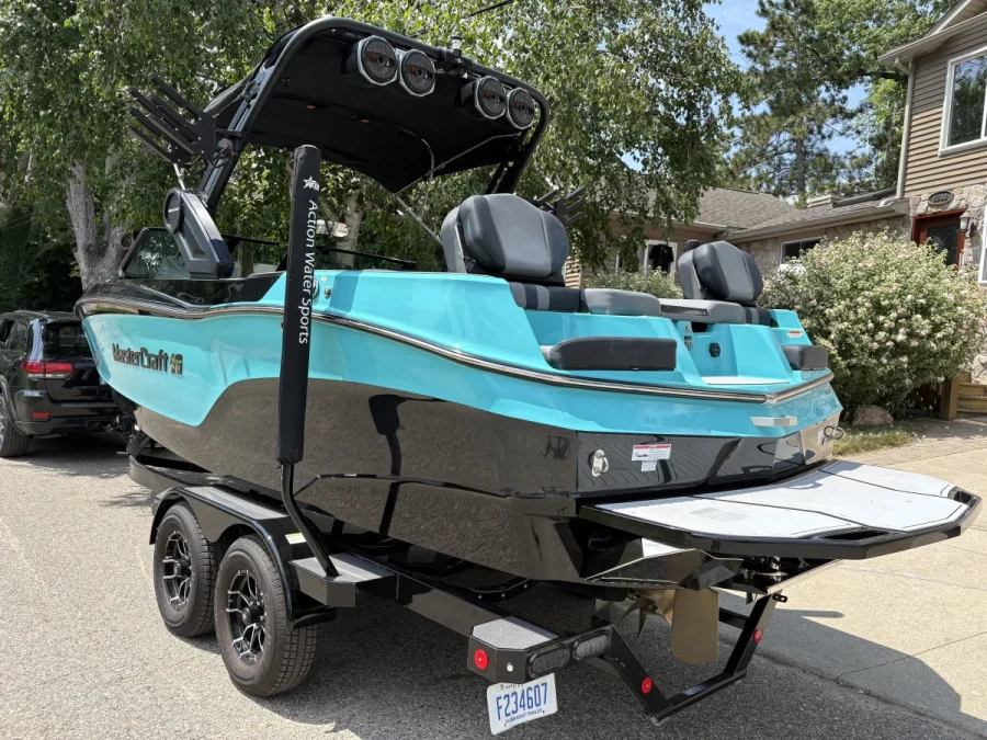2025-mastercraft-xt22-142622-image1.webp