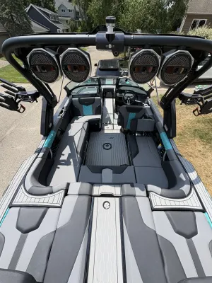 2025-mastercraft-xt22-142622-image4.webp