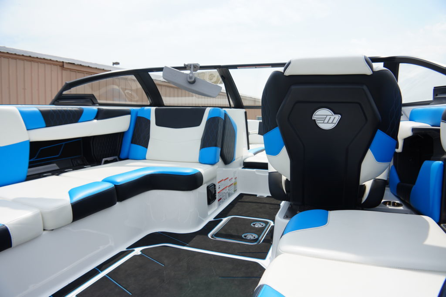 2023 Malibu Boats M220