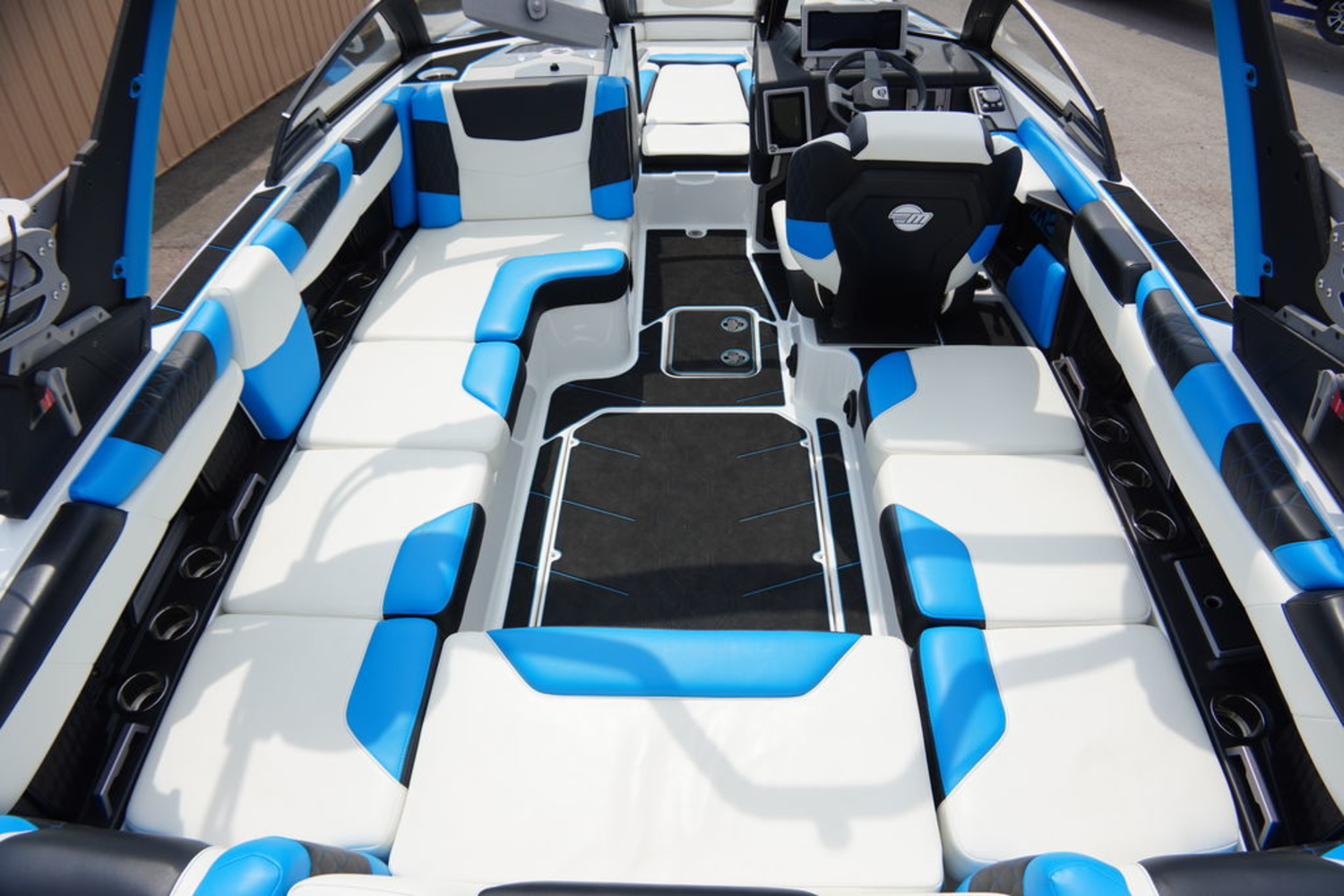 2023 Malibu Boats M220