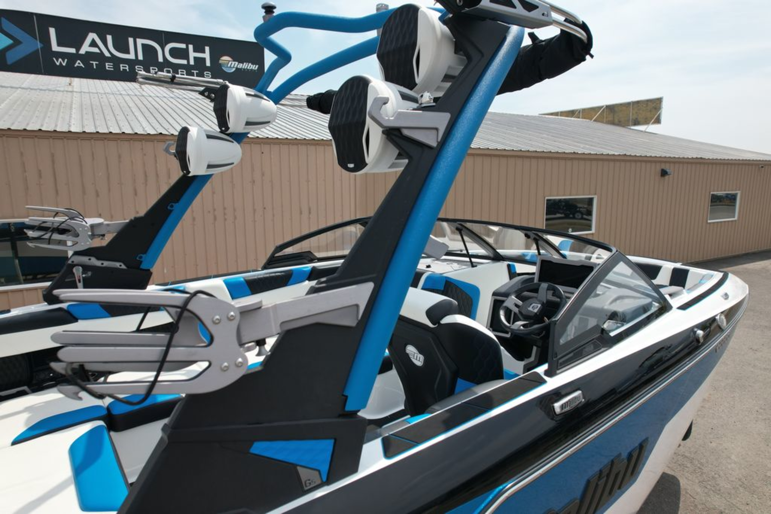 2023 Malibu Boats M220