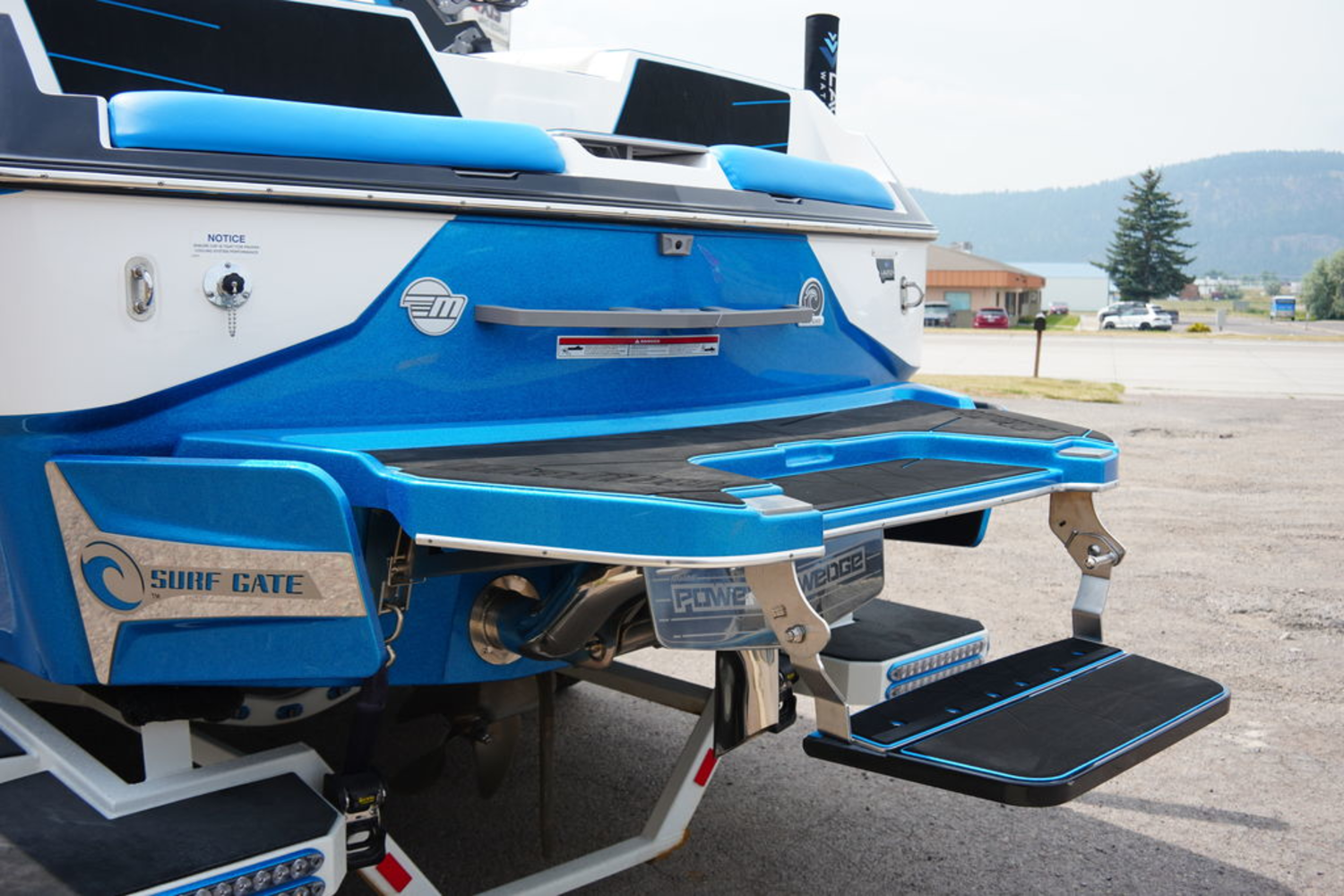 2023 Malibu Boats M220