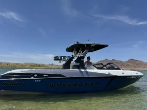2016-malibu-wakesetter-25-lsv-143283-image0.webp