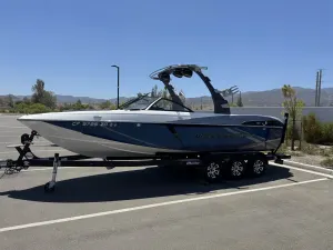 2016-malibu-wakesetter-25-lsv-143283-image1.webp
