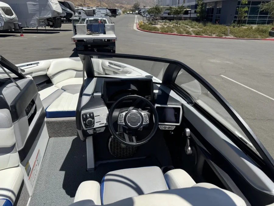 2016-malibu-wakesetter-25-lsv-143283-image10.webp
