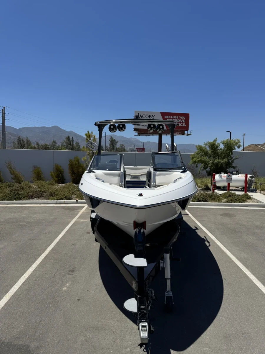 2016-malibu-wakesetter-25-lsv-143283-image5.webp