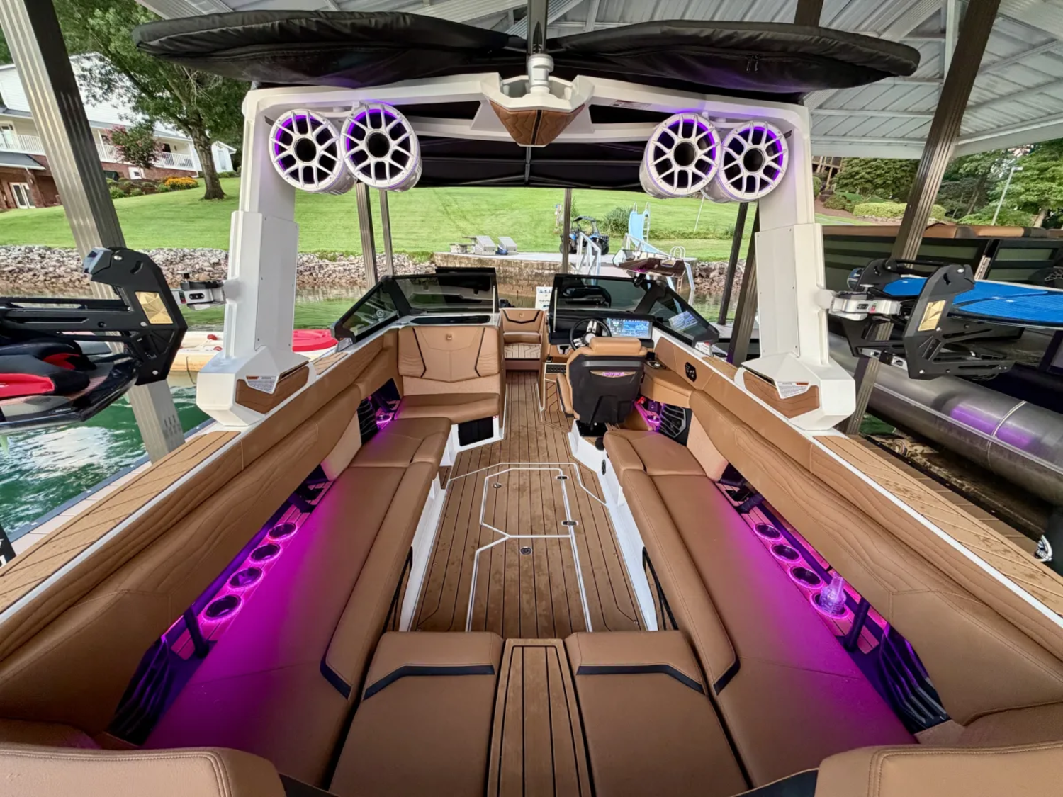 2026 Nautique G25-Loaded: Custom Audio & Lighting