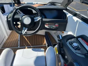 2019-nautique-g21-143312-image4.webp