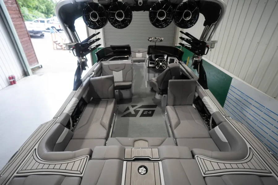 2023-mastercraft-xt24-143315-image3.webp