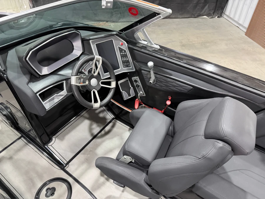 2019-mastercraft-x24-143351-image11