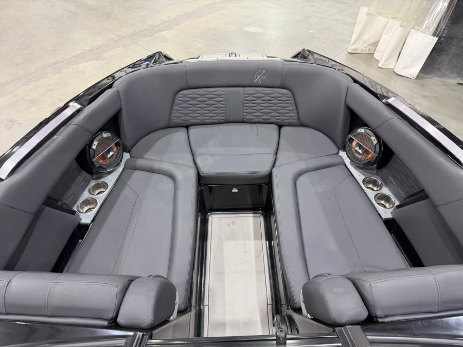 2019-mastercraft-x24-143351-image12