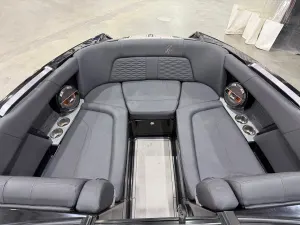 2019-mastercraft-x24-143351-image12