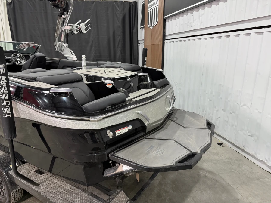 2019-mastercraft-x24-143351-image5