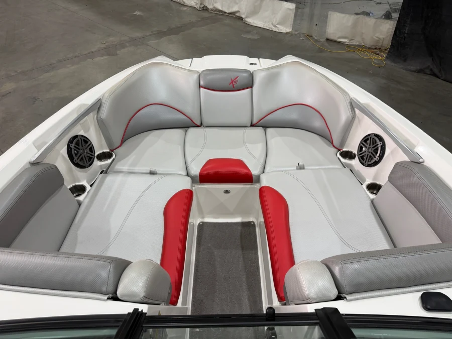 2017-mastercraft-x46-143352-image11