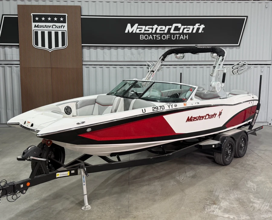 2017-mastercraft-x46-143352-image16