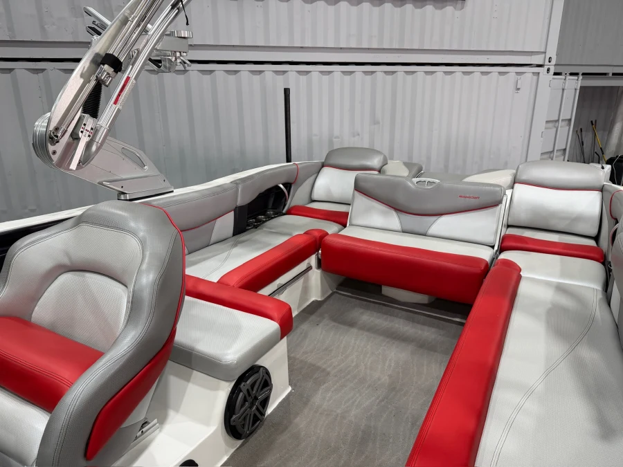 2017-mastercraft-x46-143352-image27