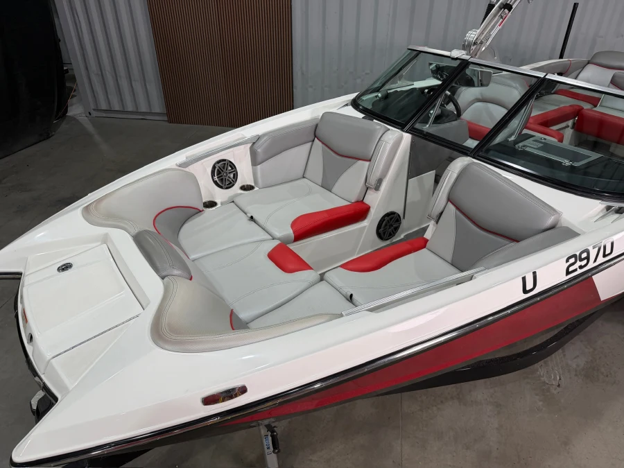 2017-mastercraft-x46-143352-image4