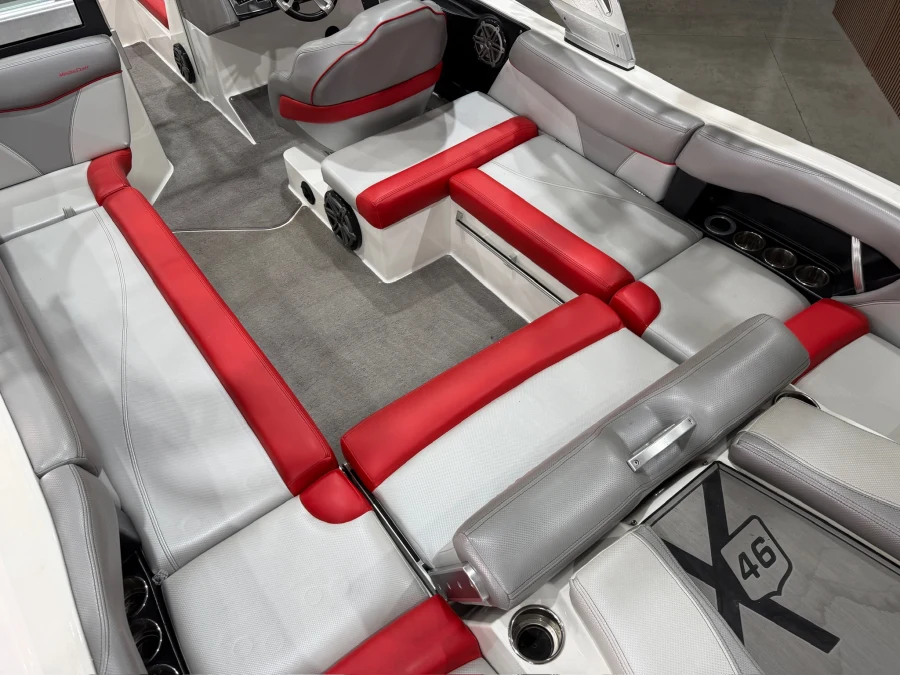 2017-mastercraft-x46-143352-image8