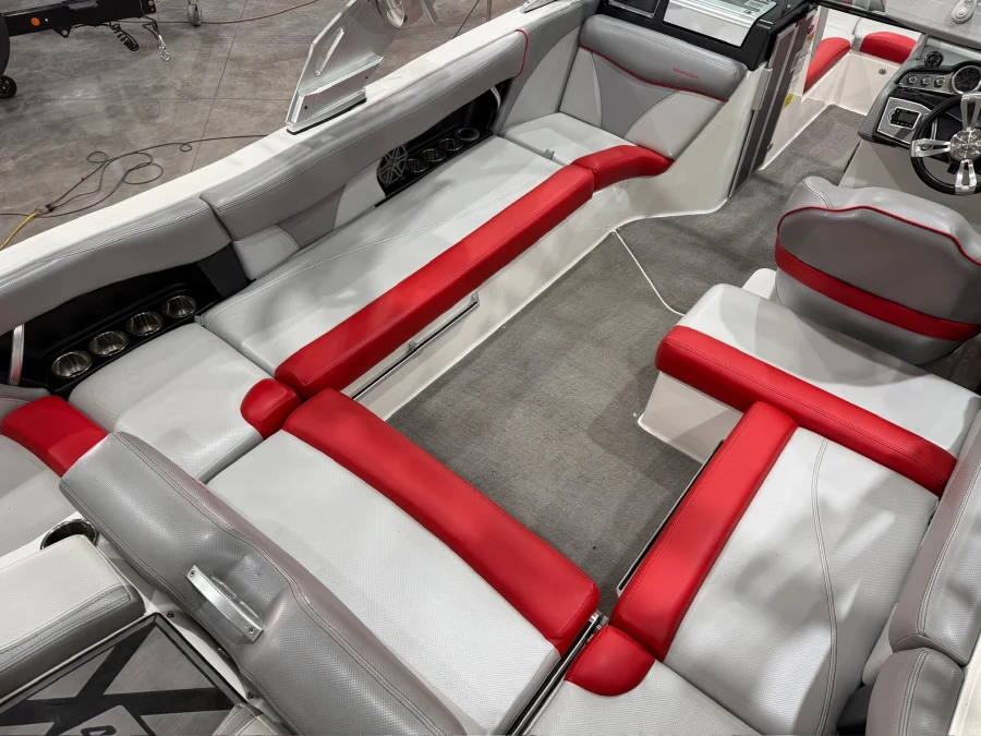2017-mastercraft-x46-143352-image9
