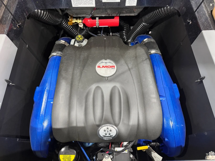 2024-mastercraft-xt24-143353-image13