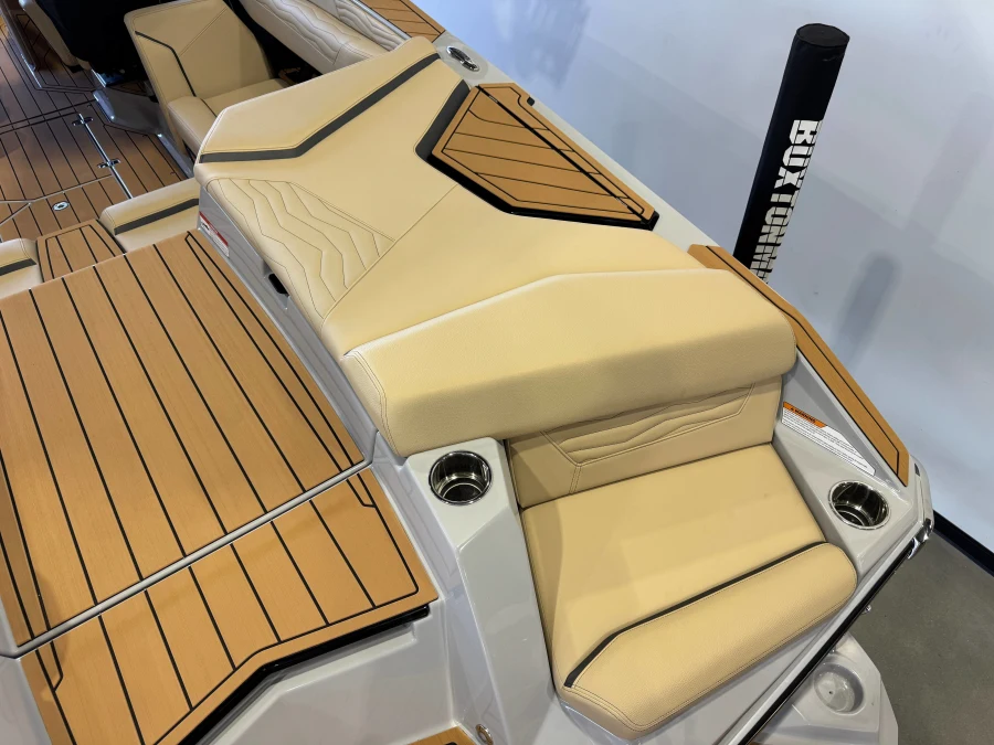 2027-nautique-g23-143357-image11