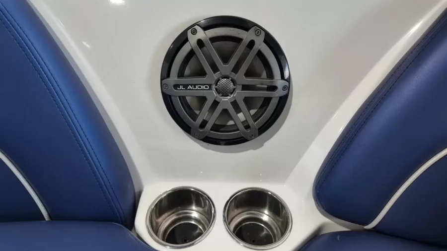 2015-mastercraft-x30-143359-image23