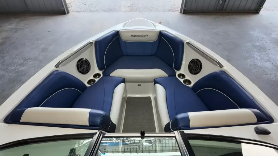 2015-mastercraft-x30-143359-image24