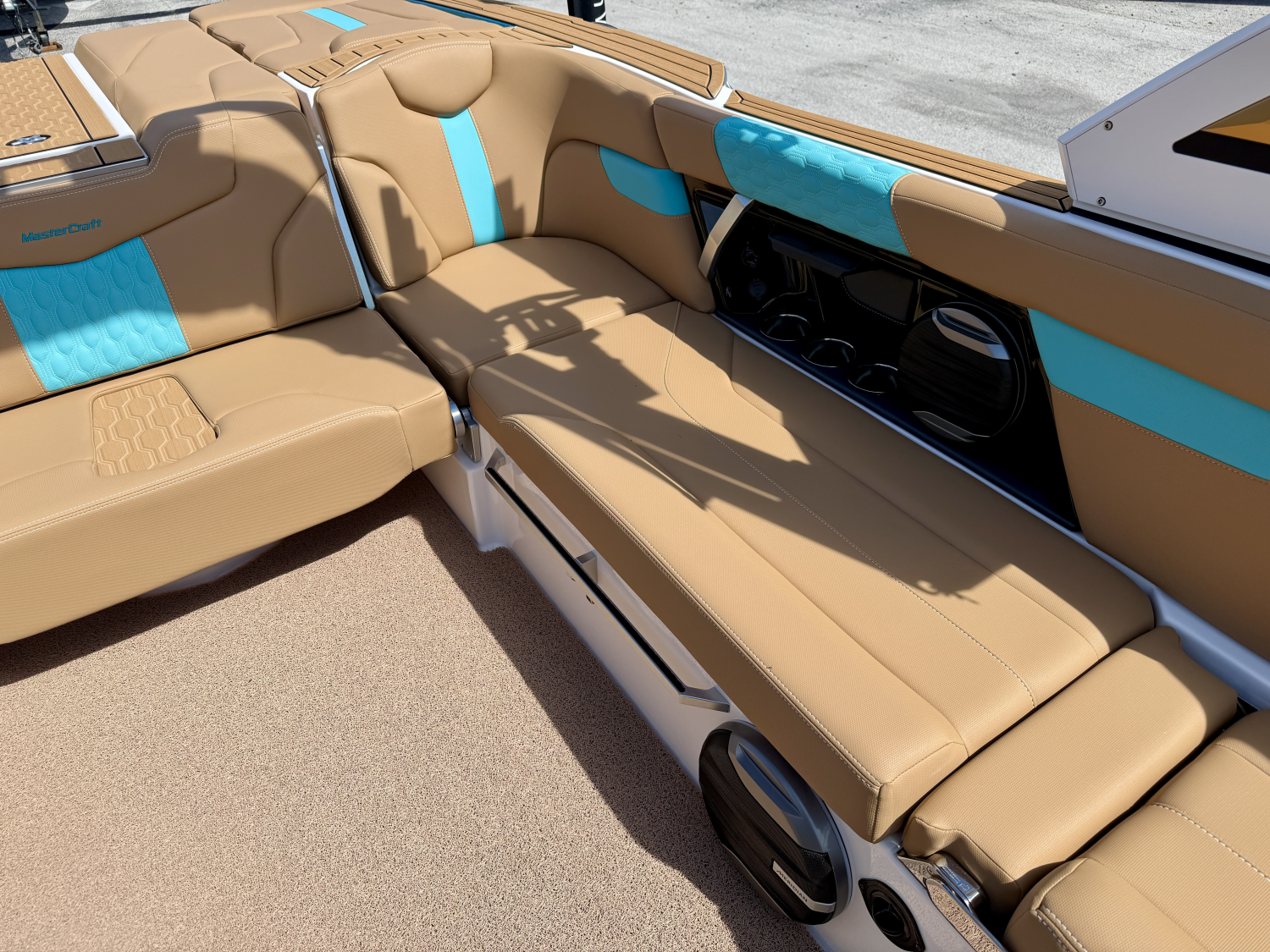 2027 MasterCraft XT24