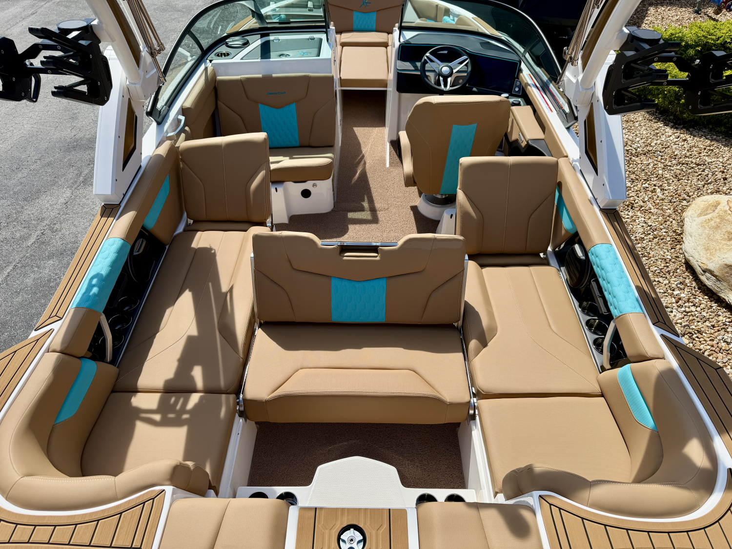 2027 MasterCraft XT24