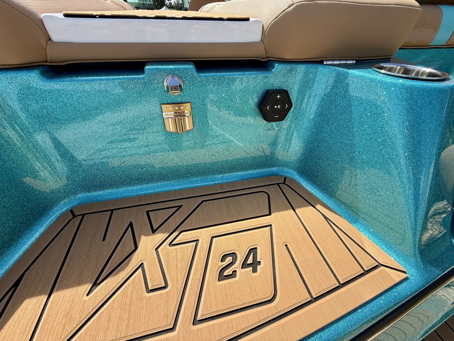 2027 MasterCraft XT24