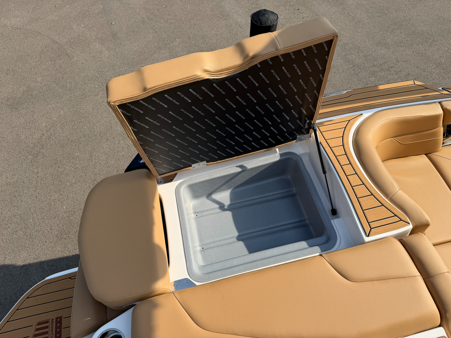 2027 MasterCraft XT23