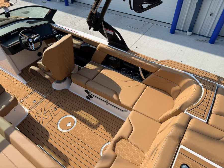 2027-mastercraft-xt23-143373-image14