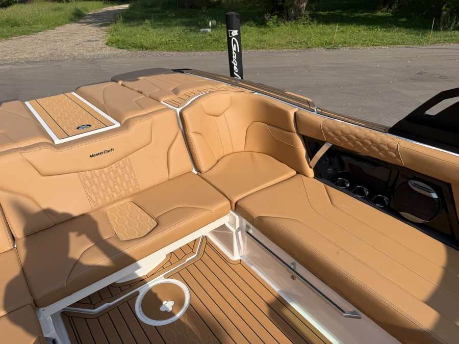 2027-mastercraft-xt23-143373-image17